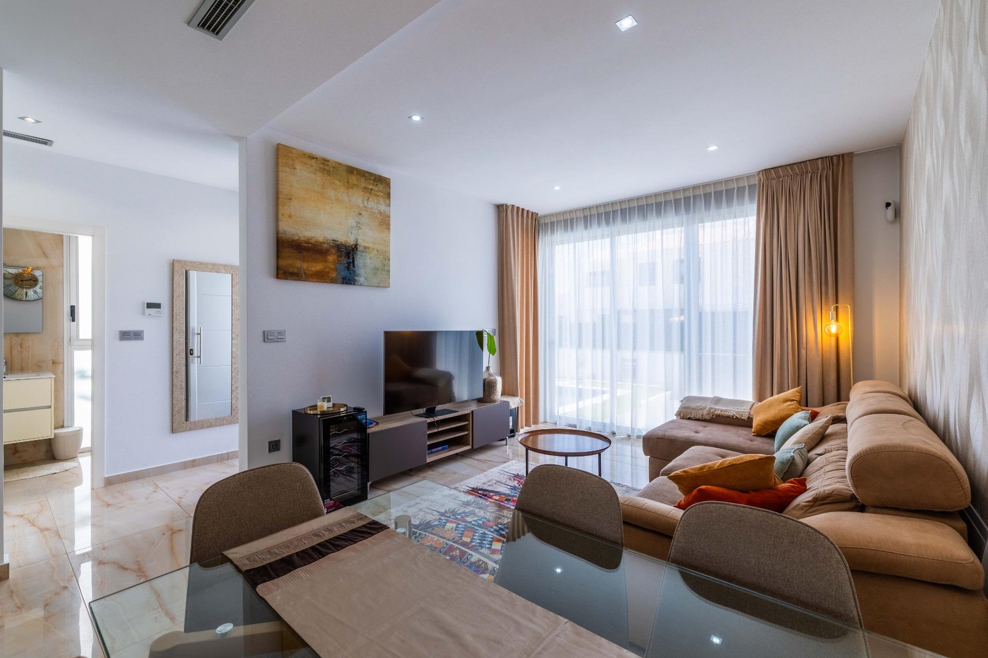 Dining area in villa for sale in Rojales