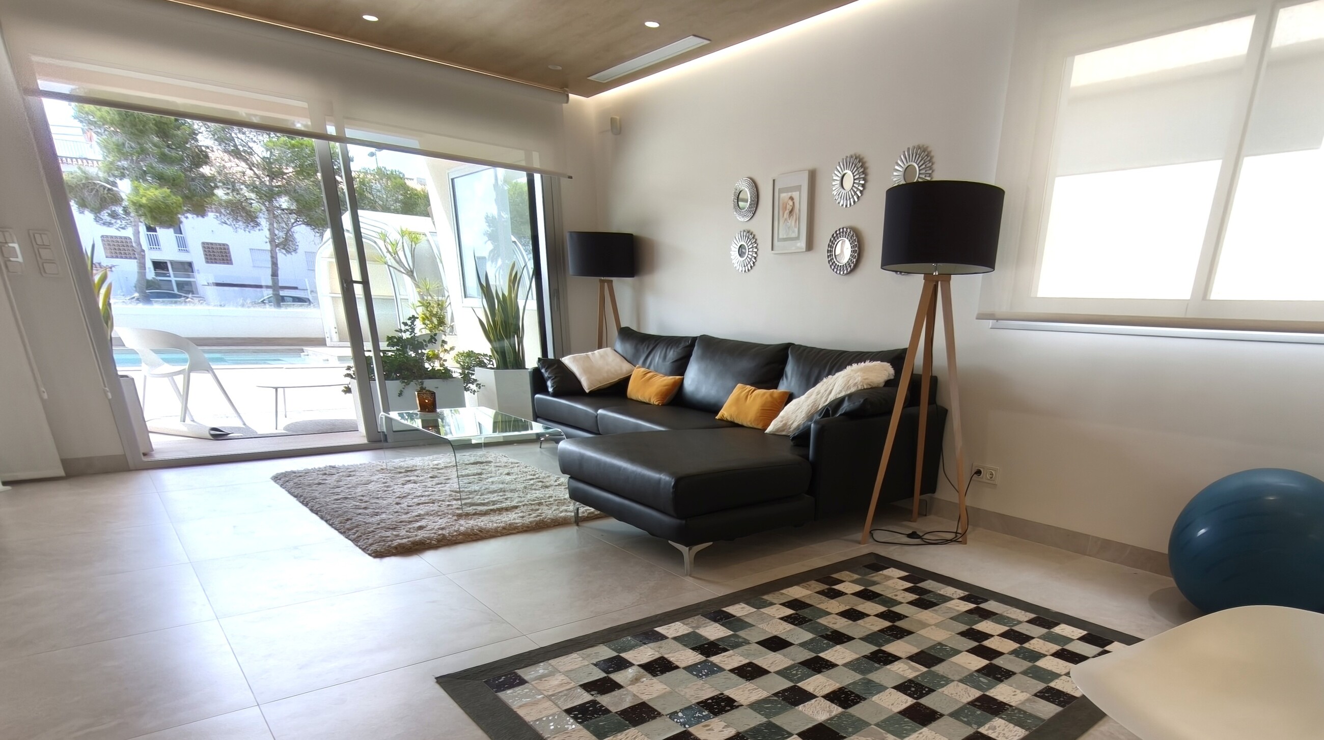 Garden in villa for sale in Orihuela Costa