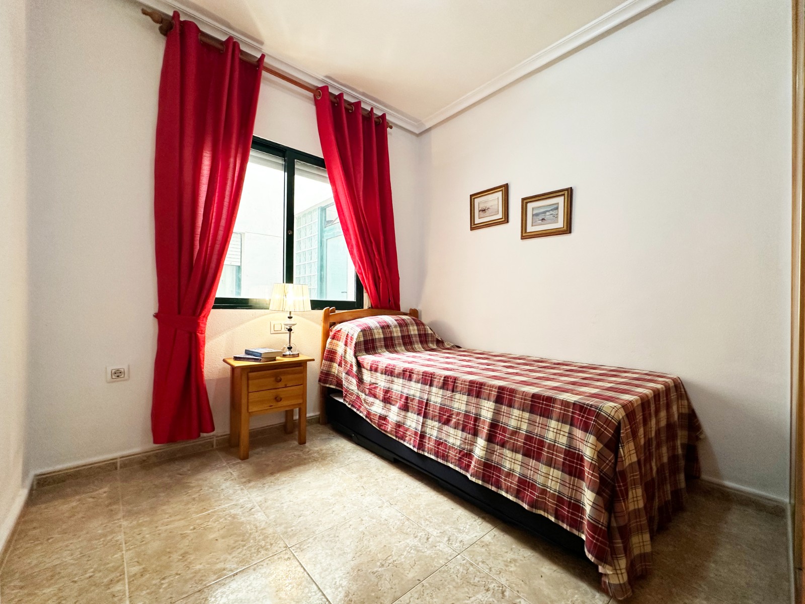 Bedroom in apartment for sale in Orihuela Costa