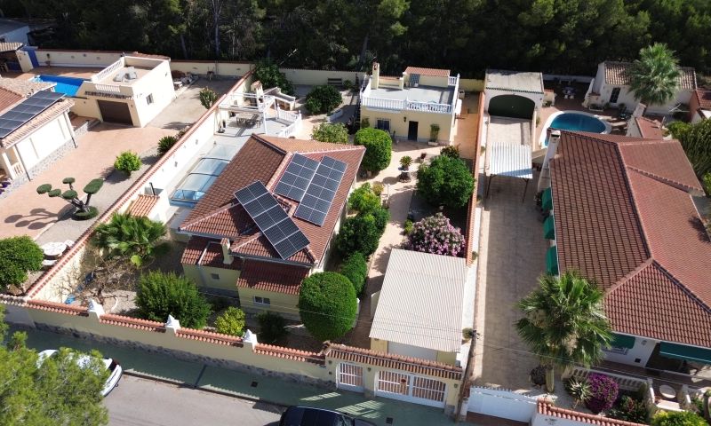 Terrace in villa for sale in Pinar de Campoverde