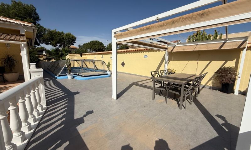 Master bedroom in villa for sale in Pinar de Campoverde