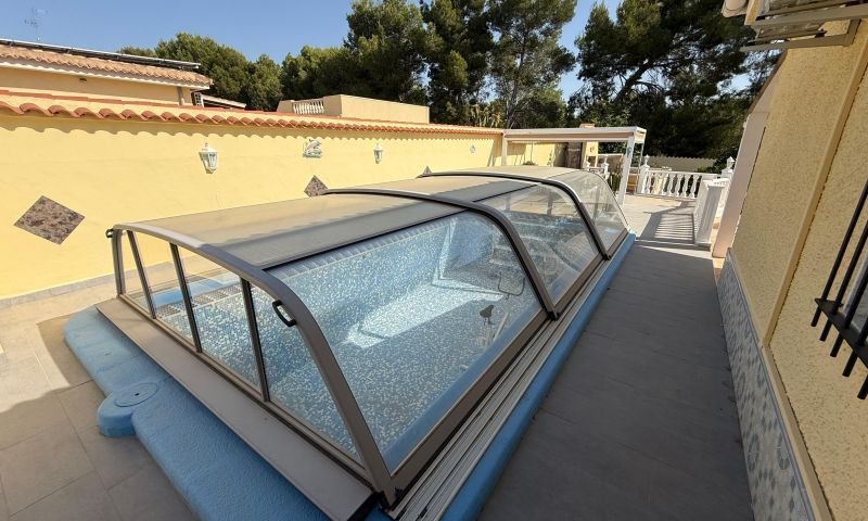 Garden in villa for sale in Pinar de Campoverde