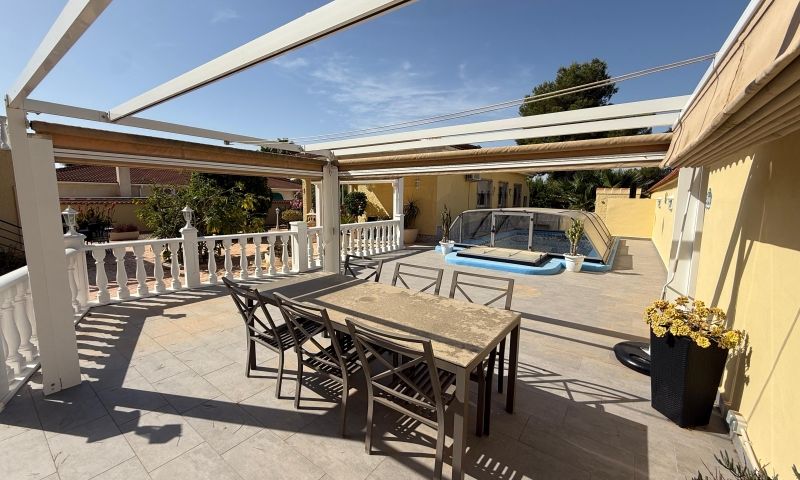 Bedroom in villa for sale in Pinar de Campoverde