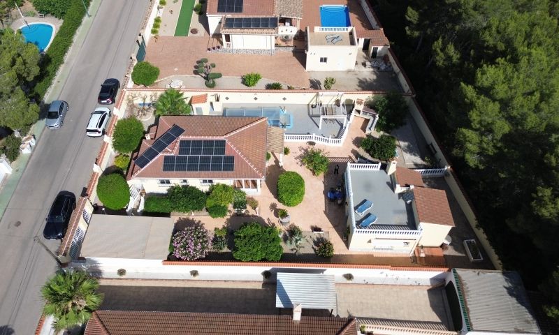 Terrace in villa for sale in Pinar de Campoverde
