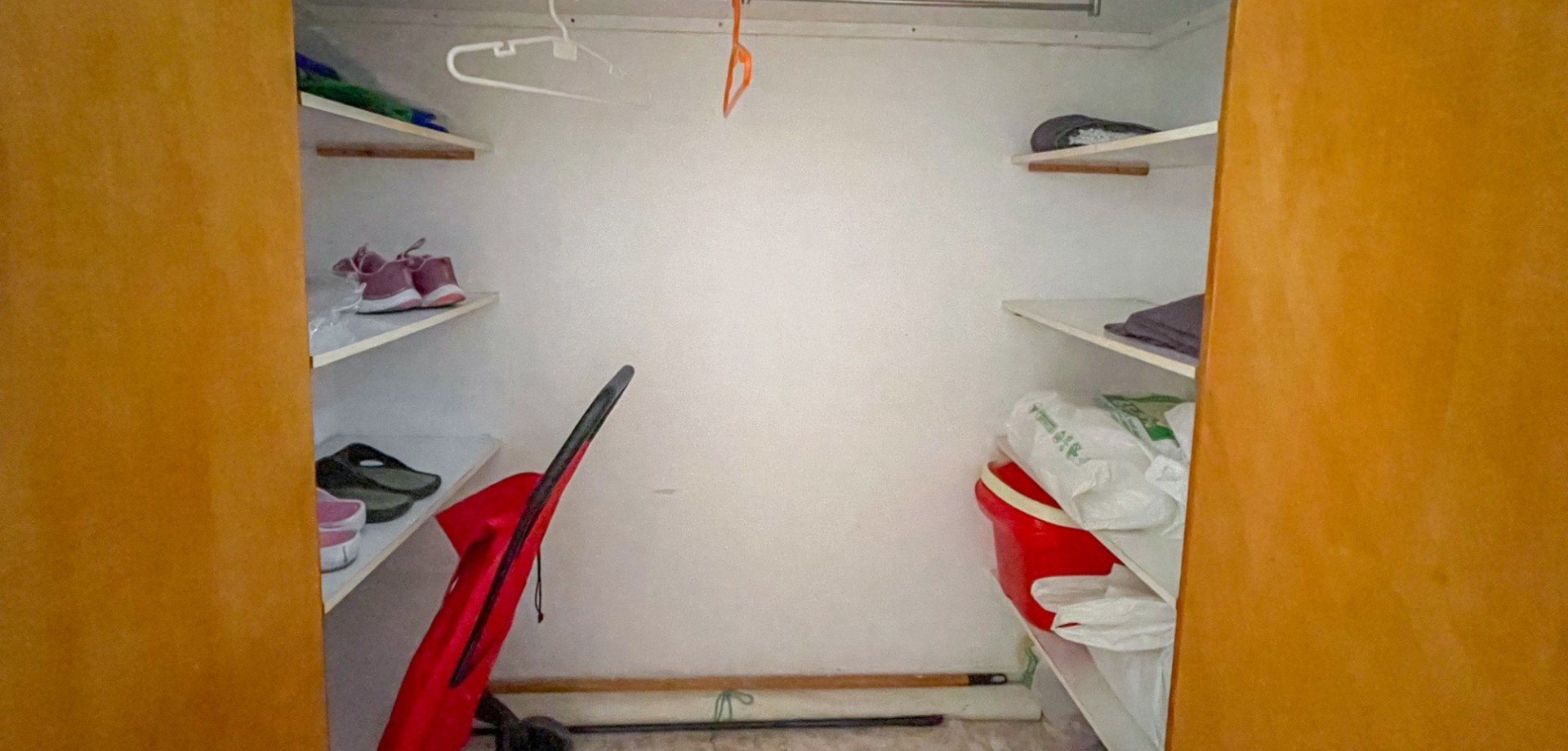 Bedroom in apartment for sale in Torrevieja