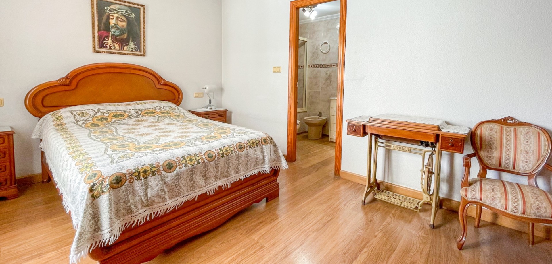 Bedroom in apartment for sale in Torrevieja