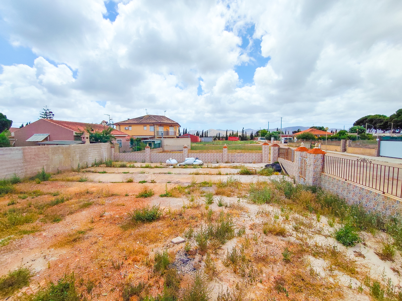 Lyxig tomt i Torrevieja med havsutsikt