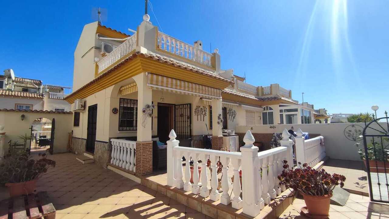 Dining area in terraced for sale in Playa Flamenca