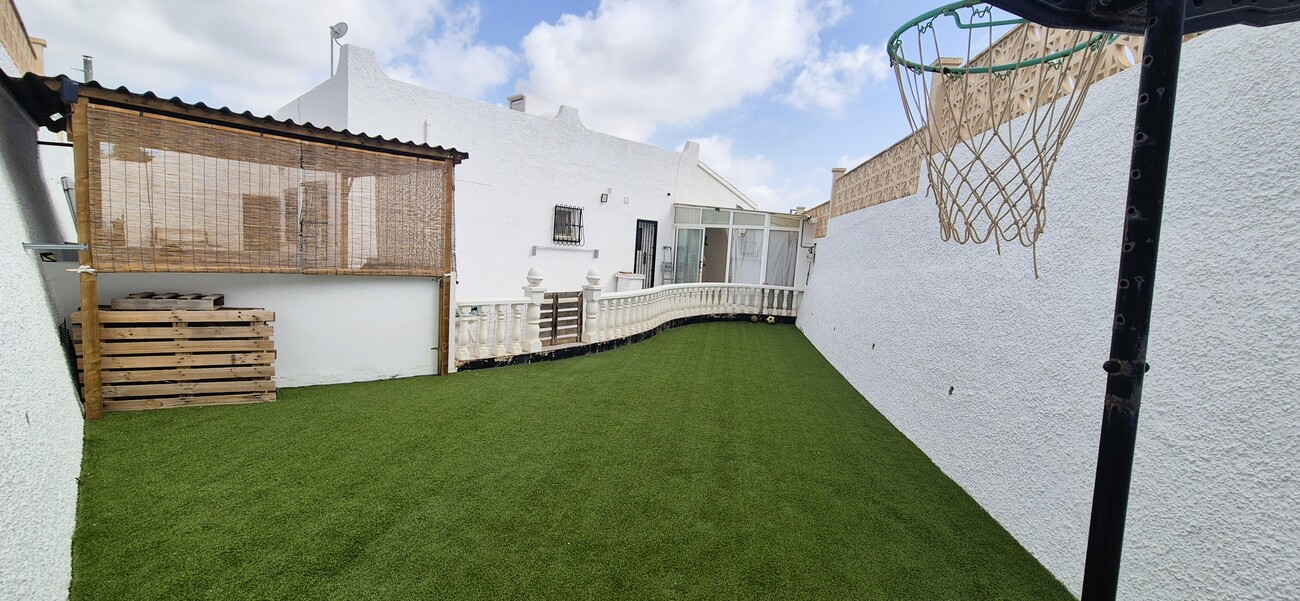 Garden in bungalow for sale in Blue Lagoon