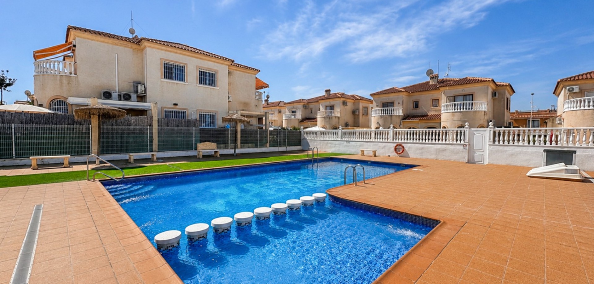 Exterior view in terraced for sale in Torrevieja