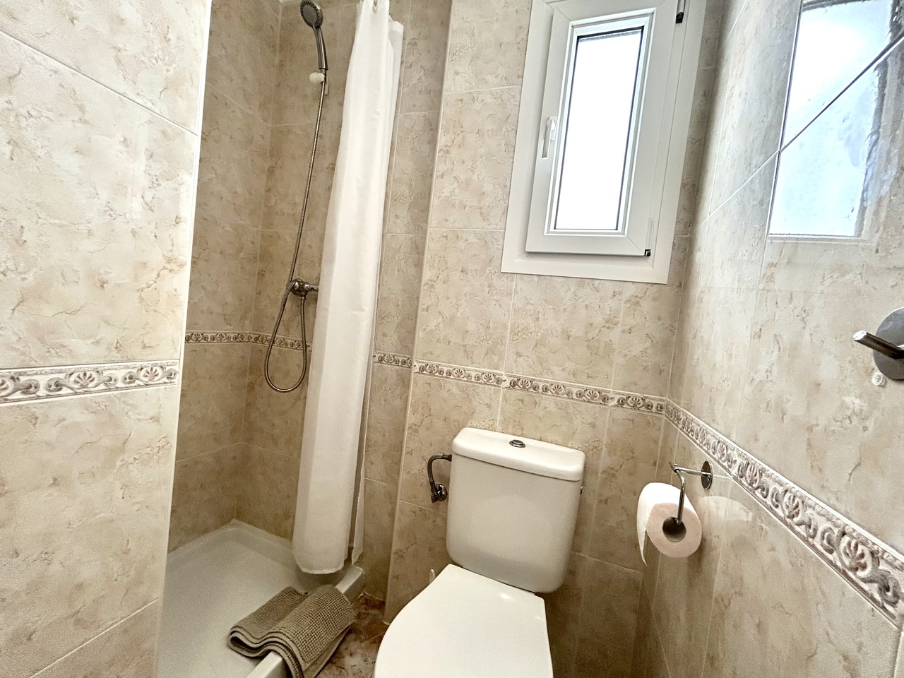 Bedroom in apartment for sale in Cabo Roig
