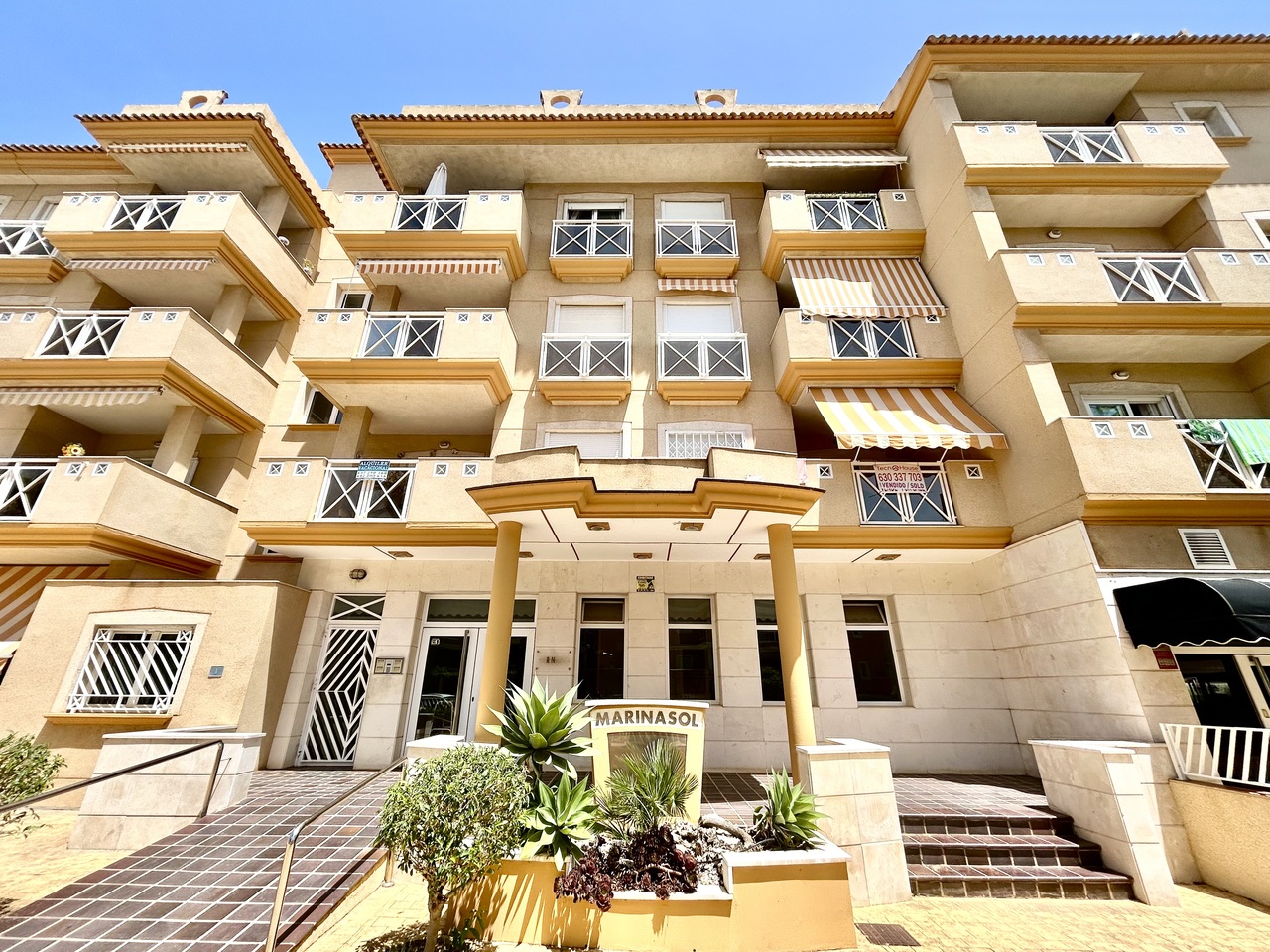 Bedroom in apartment for sale in Cabo Roig