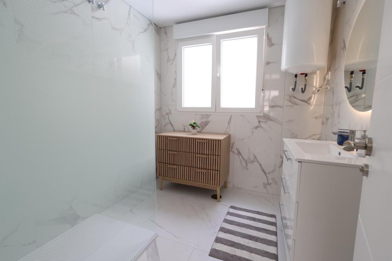 Master bedroom in apartment for sale in Torrevieja