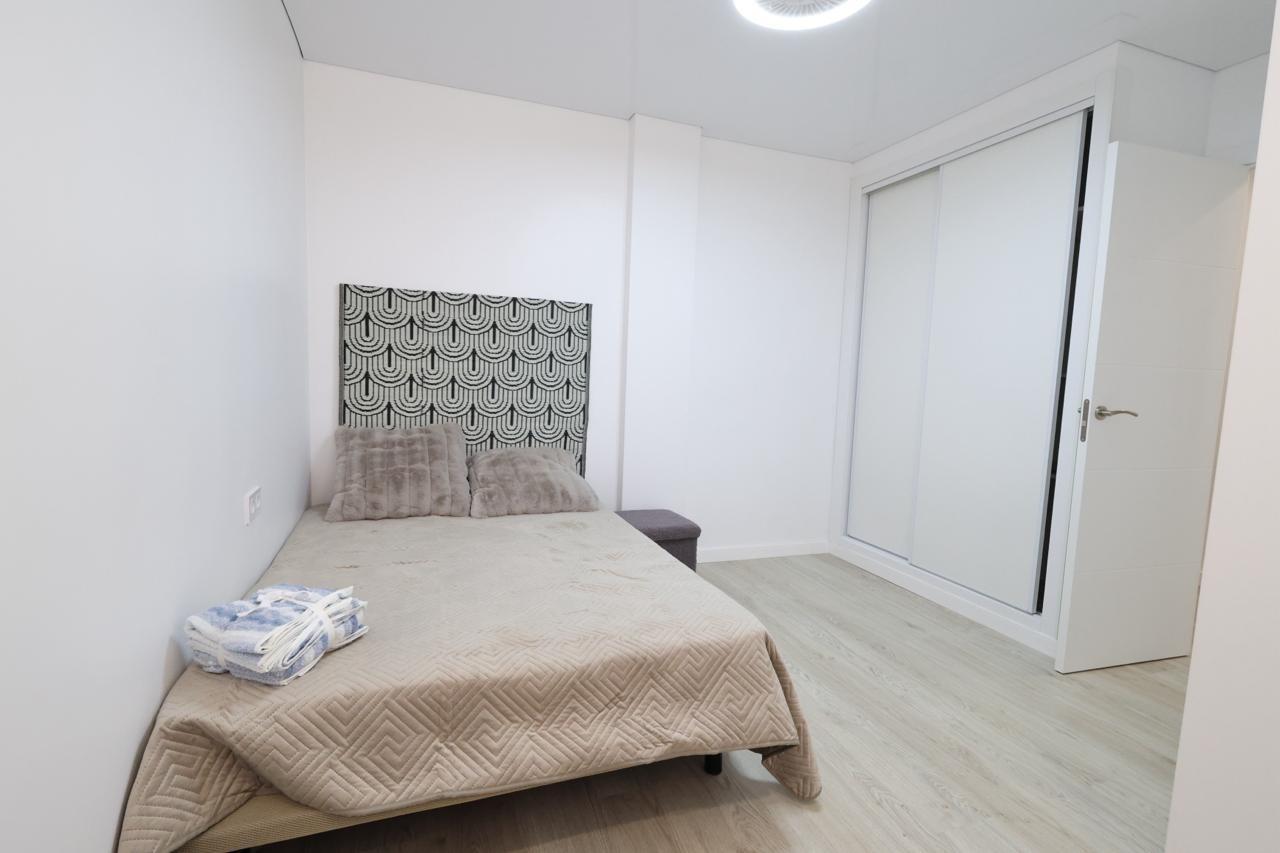 Bedroom in apartment for sale in Torrevieja