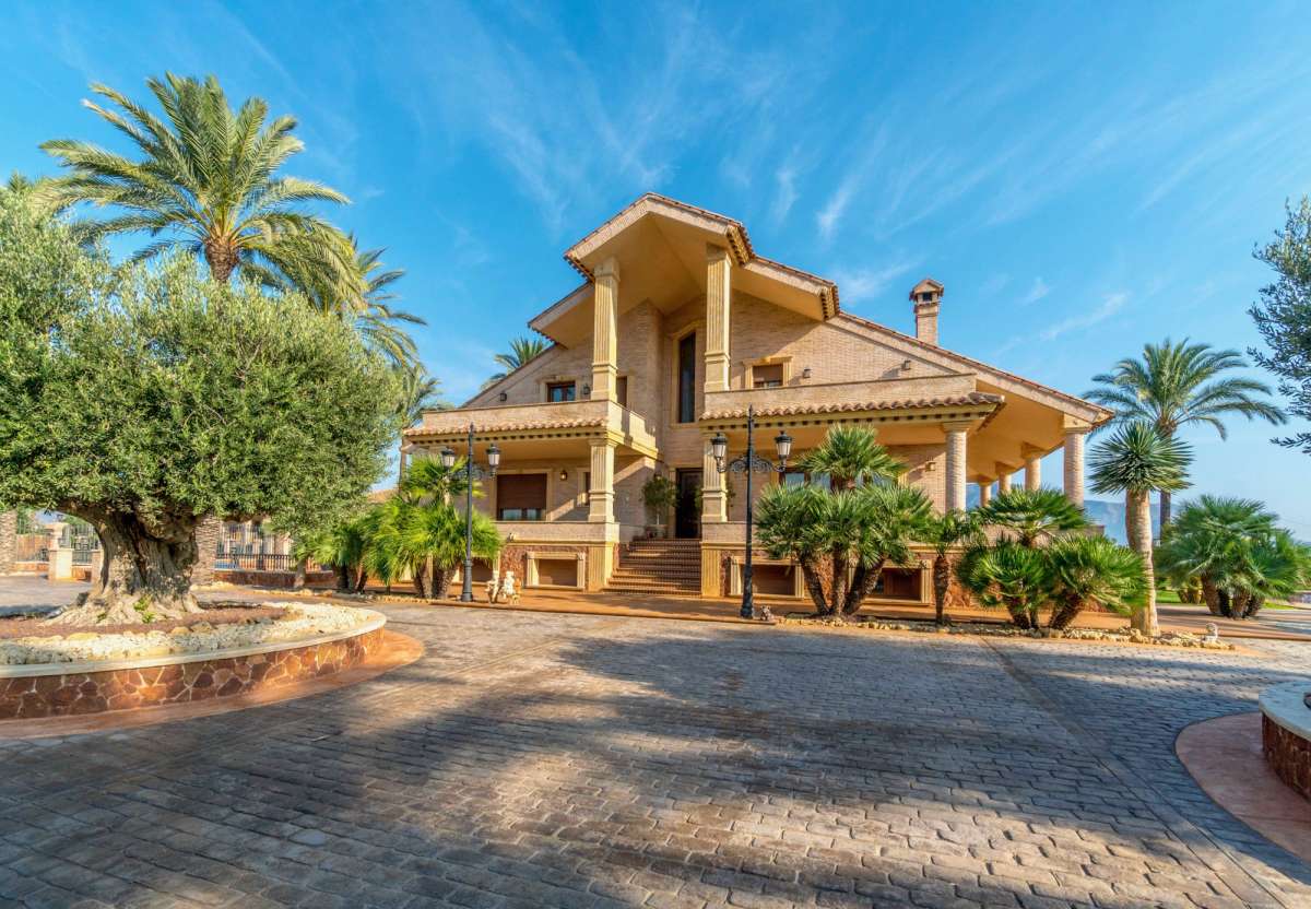 Pool area in villa for sale in Molins