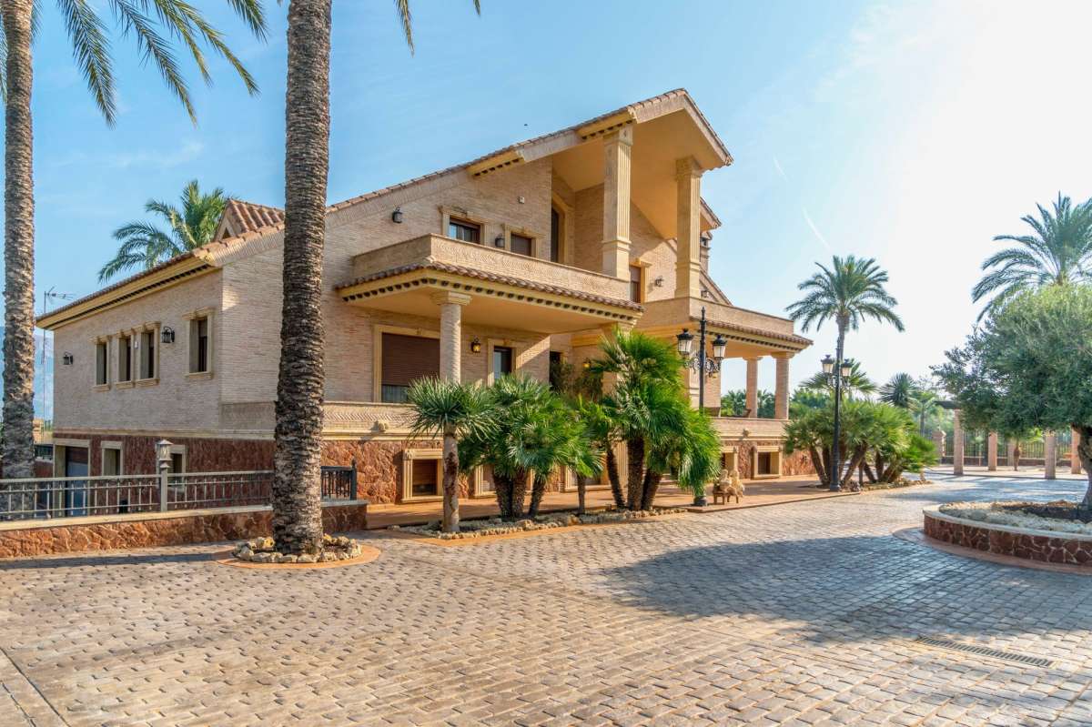 Garden in villa for sale in Molins
