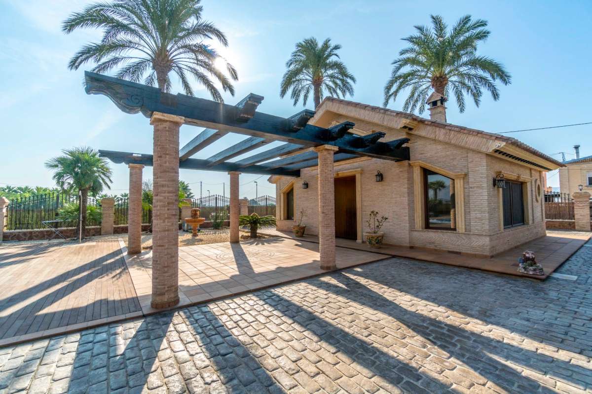 Garden in villa for sale in Molins
