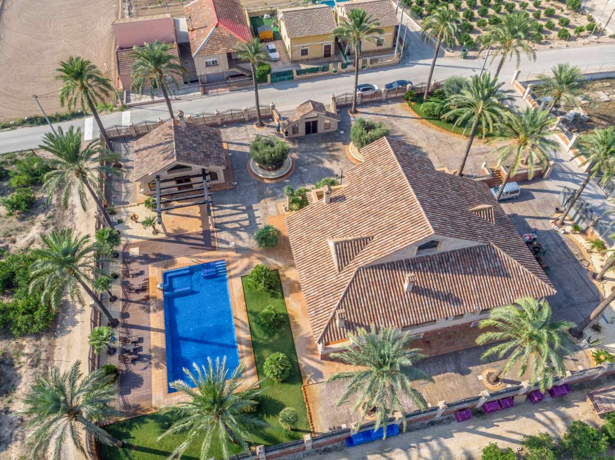 Pool area in villa for sale in Molins