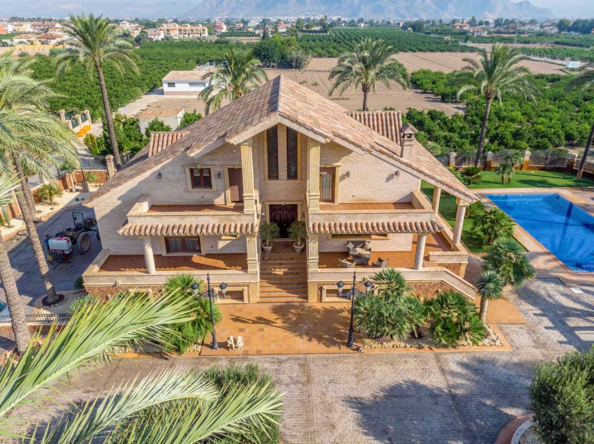 Garden in villa for sale in Molins