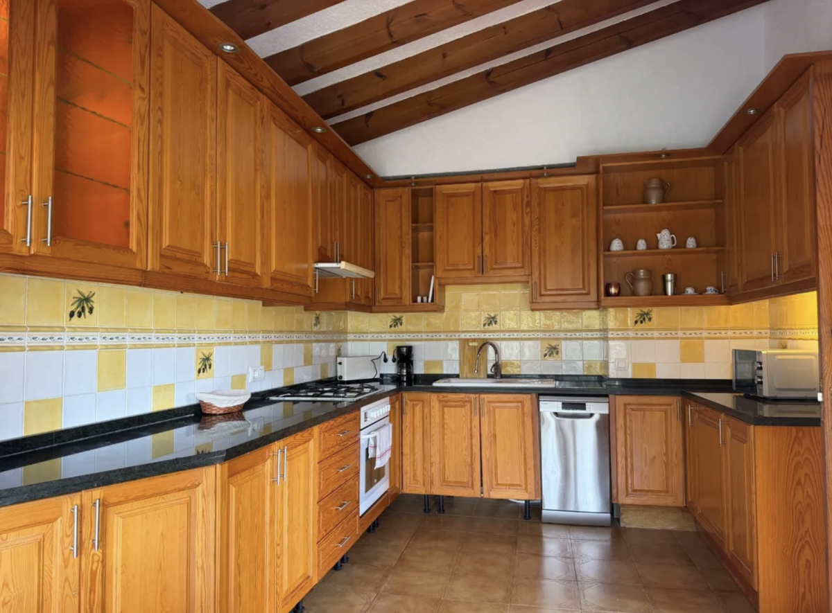 Master bedroom in villa for sale in Balcon al Mar