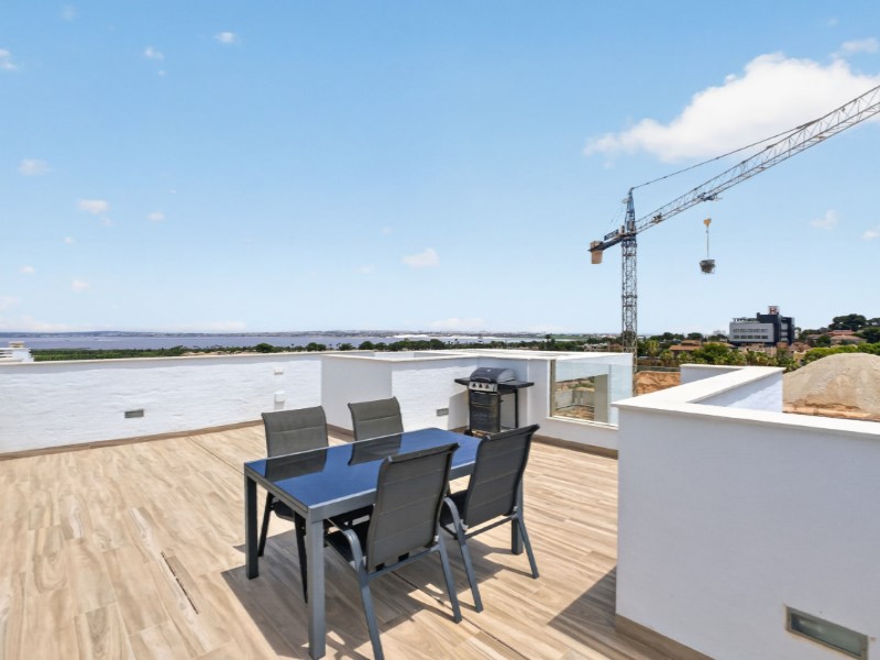 Dining area in villa for sale in Torrevieja