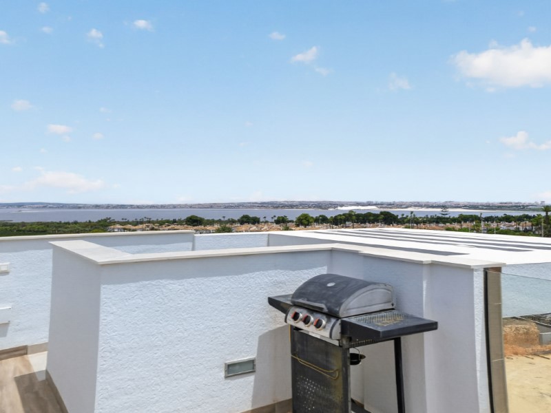 Bedroom in villa for sale in Torrevieja