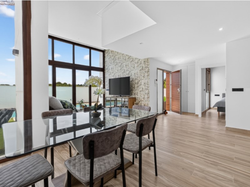 Bedroom in villa for sale in Torrevieja
