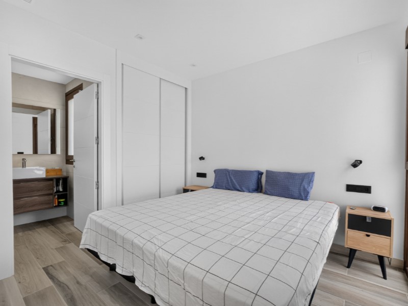 Bathroom in villa for sale in Torrevieja