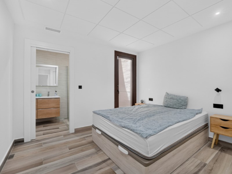 Master bedroom in villa for sale in Torrevieja