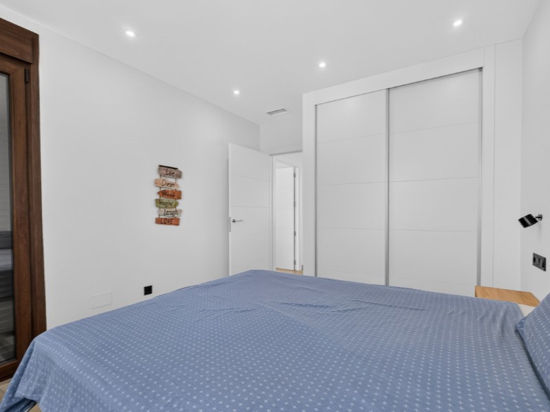 Terrace in villa for sale in Torrevieja
