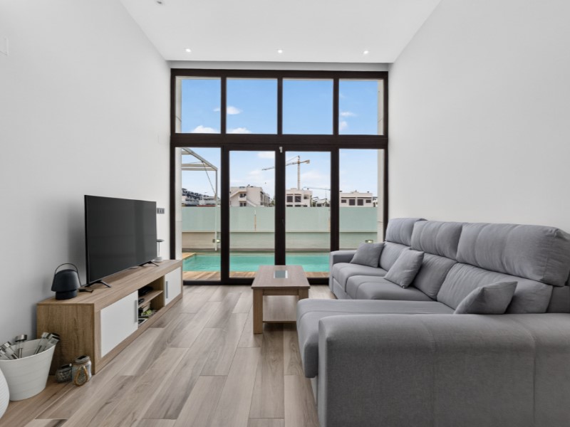 Terrace in villa for sale in Torrevieja