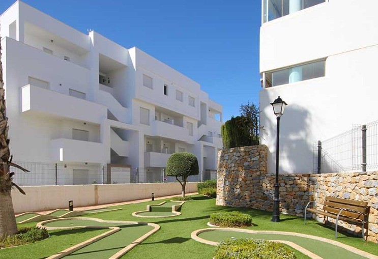 Garden in apartment for sale in Orihuela Costa
