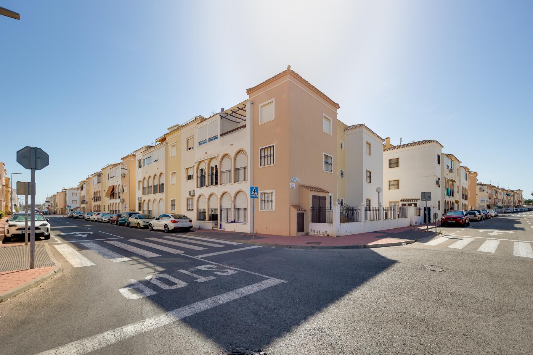 Dining area in bungalow for sale in Torrevieja