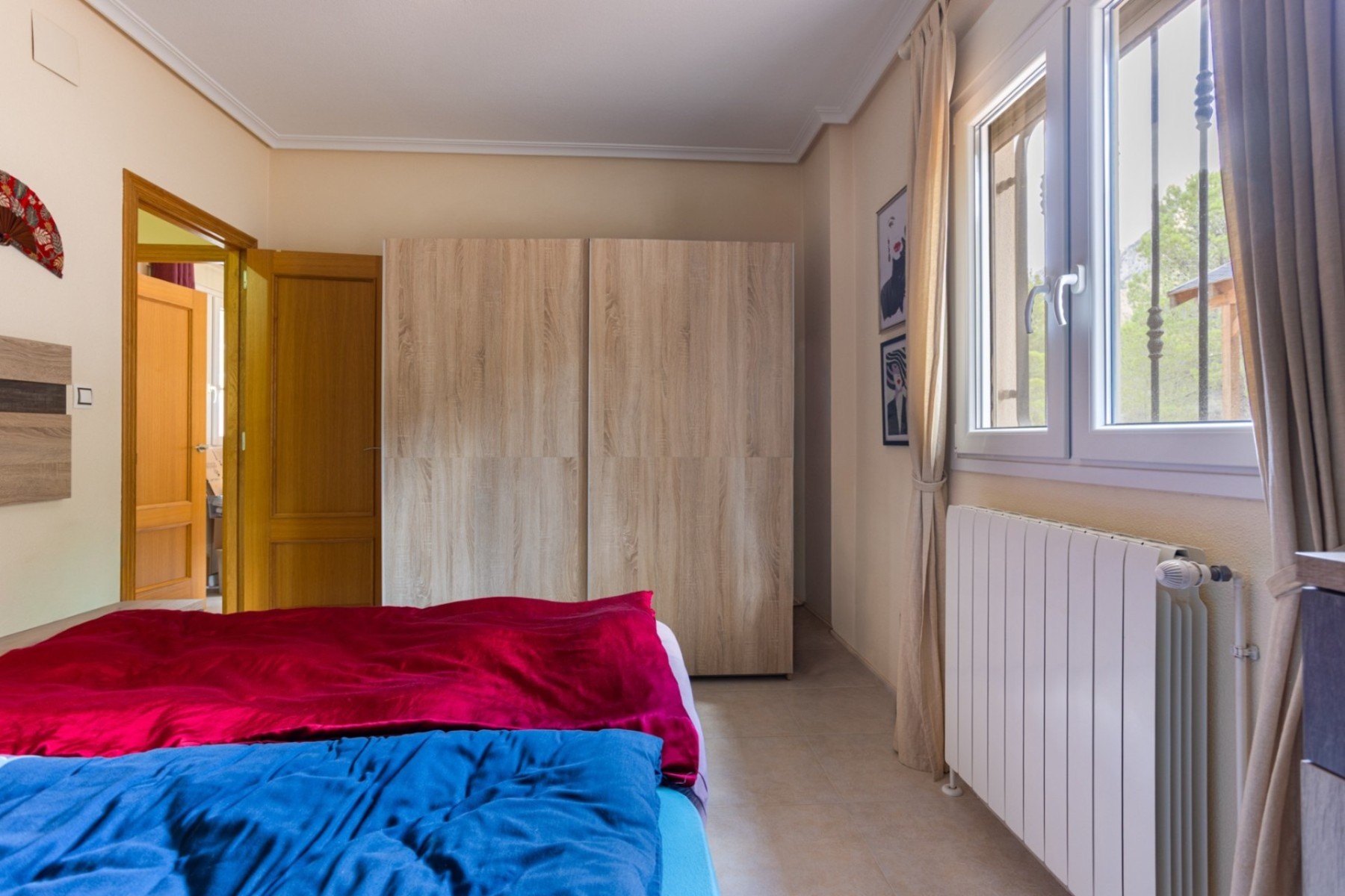 Master bedroom in villa for sale in La Zarza