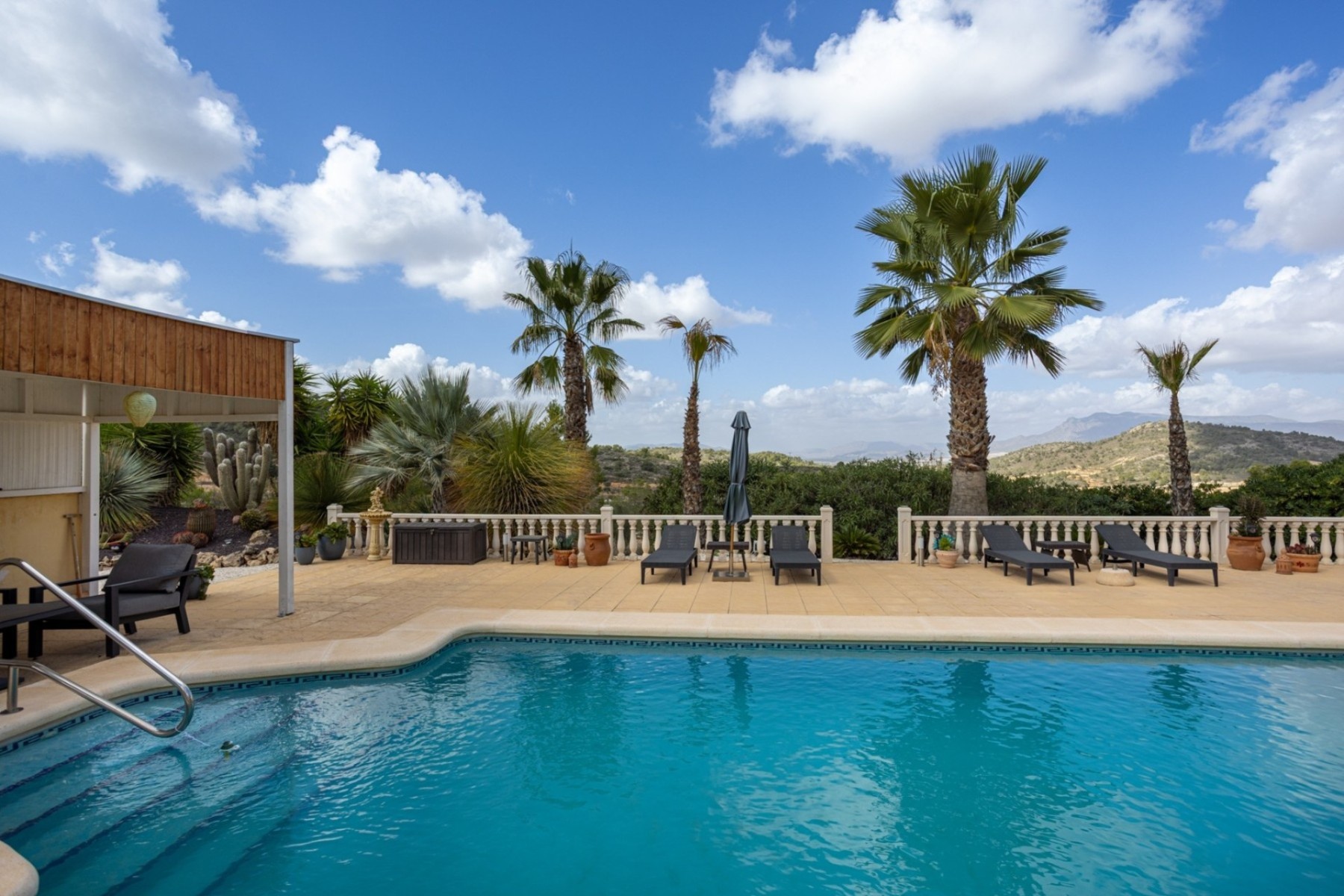 Terrace in villa for sale in La Zarza