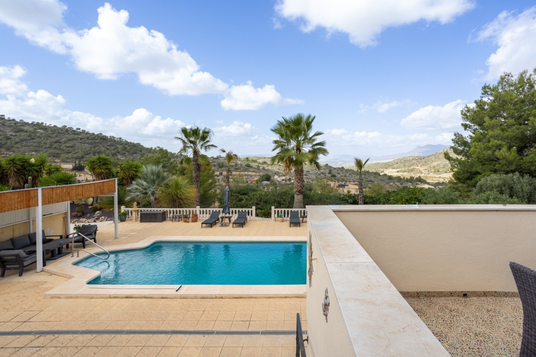 Pool area in villa for sale in La Zarza