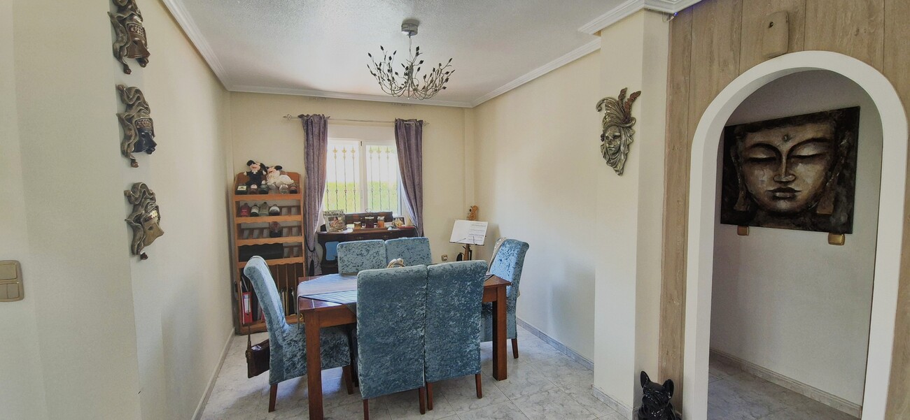 Master bedroom in villa for sale in Villamartin