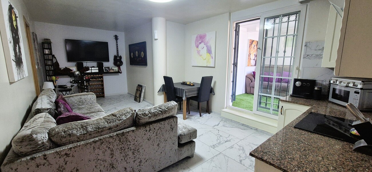 Pool area in villa for sale in Villamartin