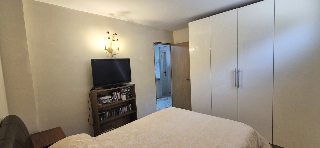 Bedroom in villa for sale in Villamartin