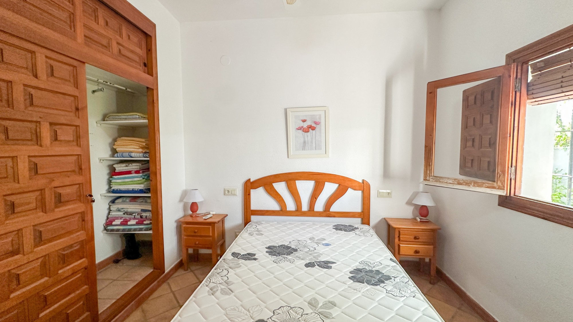 Bedroom in villa for sale in Cabo Roig