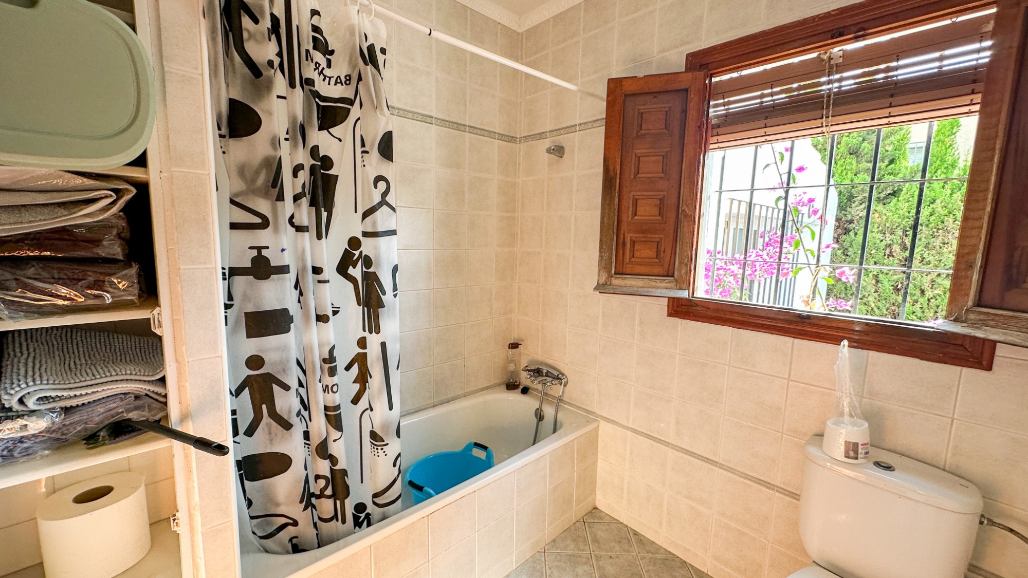 Living room in villa for sale in Cabo Roig
