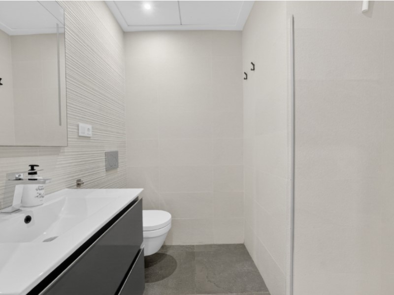 Bathroom in penthouse for sale in Torrevieja