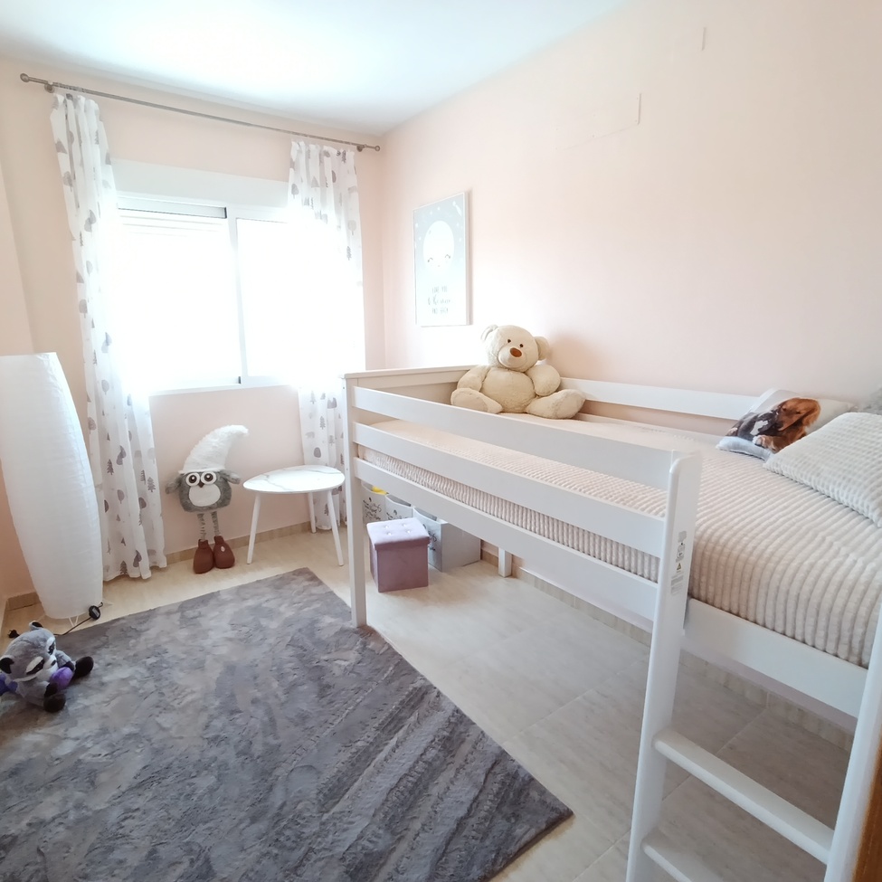 Master bedroom in apartment for sale in Sucina