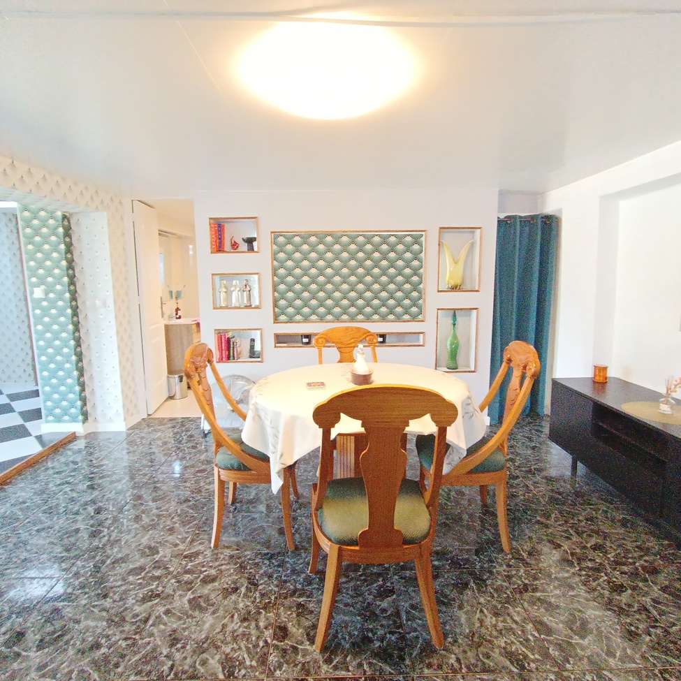 Garden in villa for sale in Canadas De San Pedro