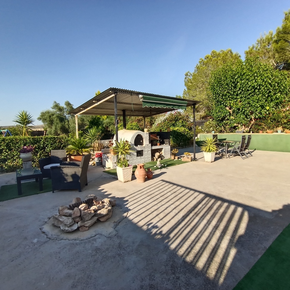 Garden in villa for sale in Canadas De San Pedro