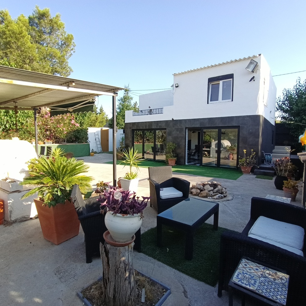 Dining area in villa for sale in Canadas De San Pedro