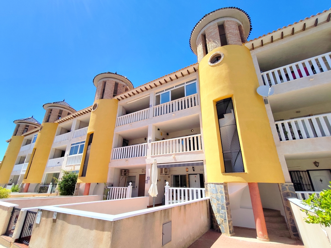 Living room in apartment for sale in Villamartin