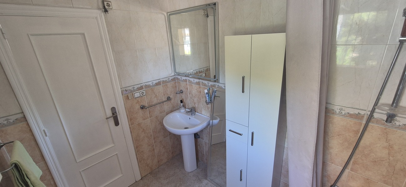 Master bedroom in villa for sale in Villamartin