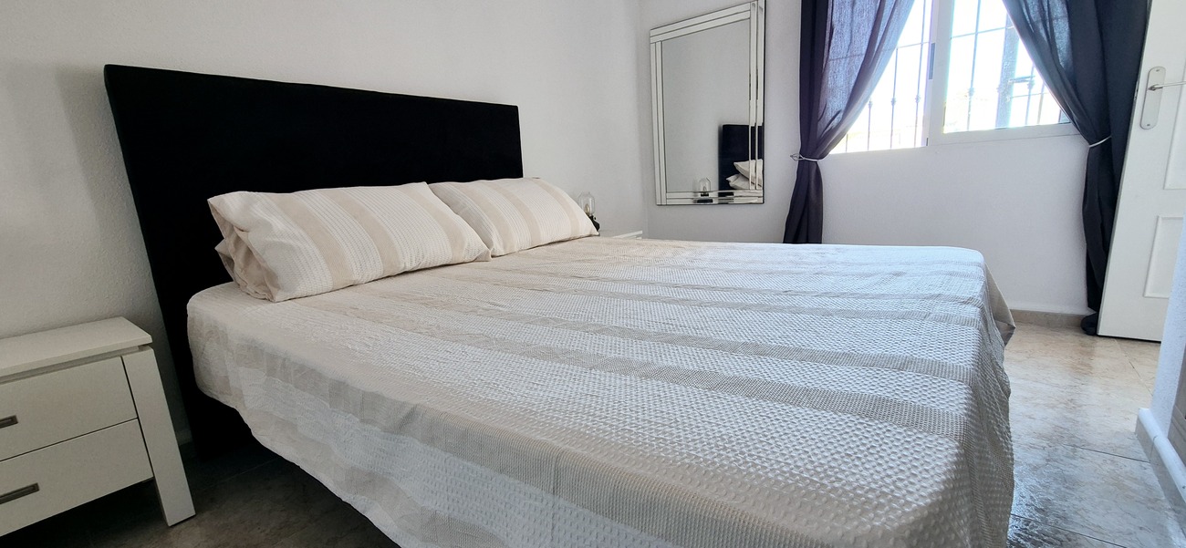 Garden in villa for sale in Villamartin