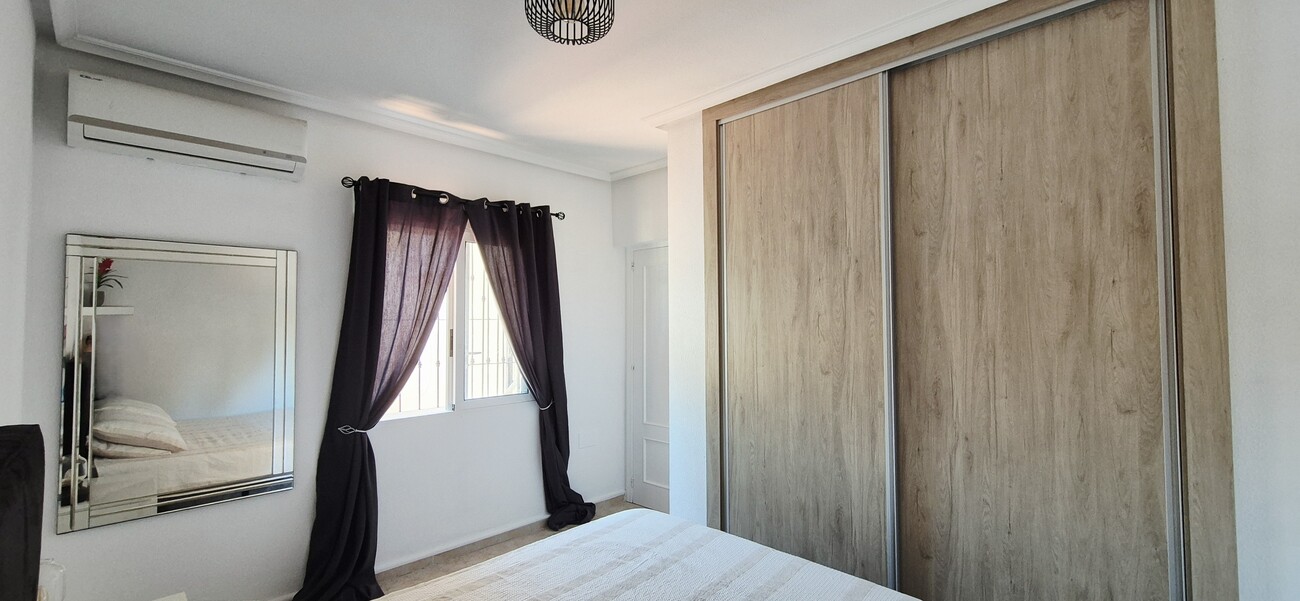 Bedroom in villa for sale in Villamartin